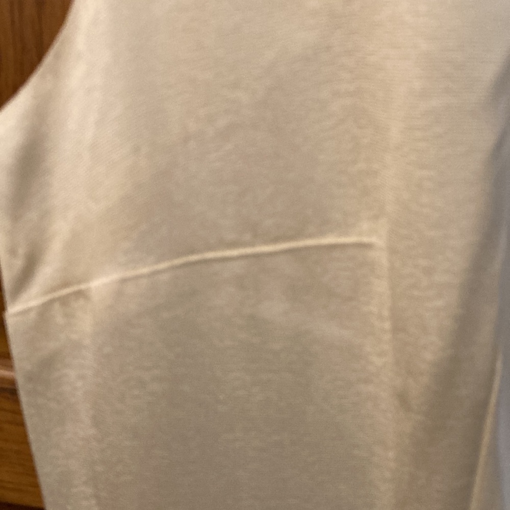 Handmade 1960’s Wedding gown. Mint condition. Worn 1 time. No stains or flaws. - Picture 10 of 16